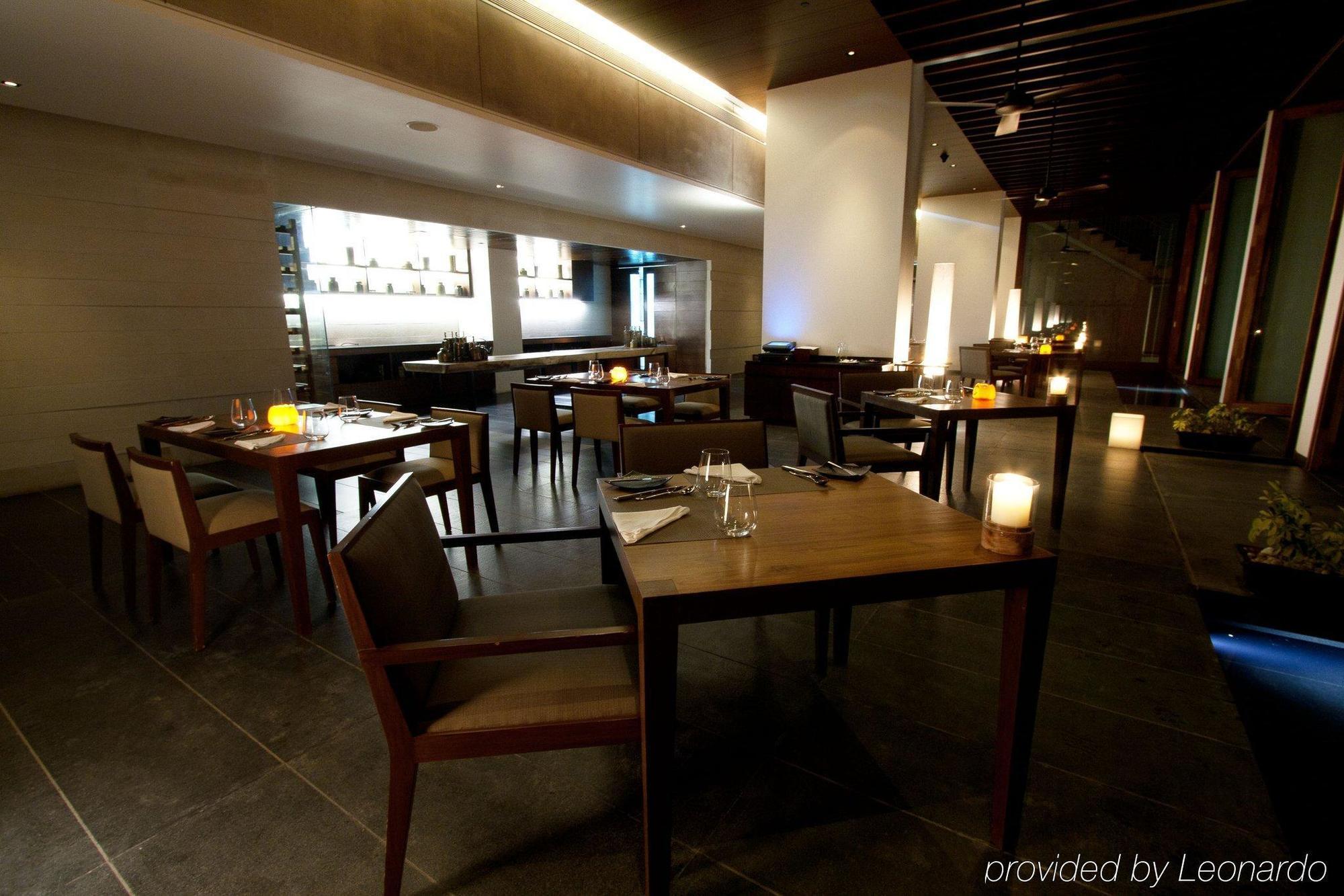 Holiday Inn & Suites Bengaluru Whitefield Restoran fotoğraf